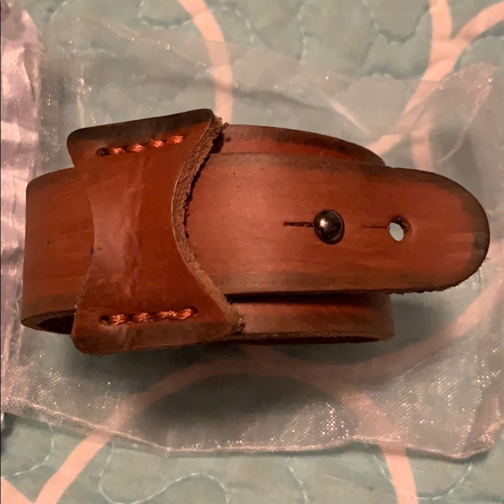 Plunder leather cuff